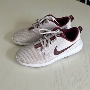 Nike spike less women’s golf shoes purple size 9.5
